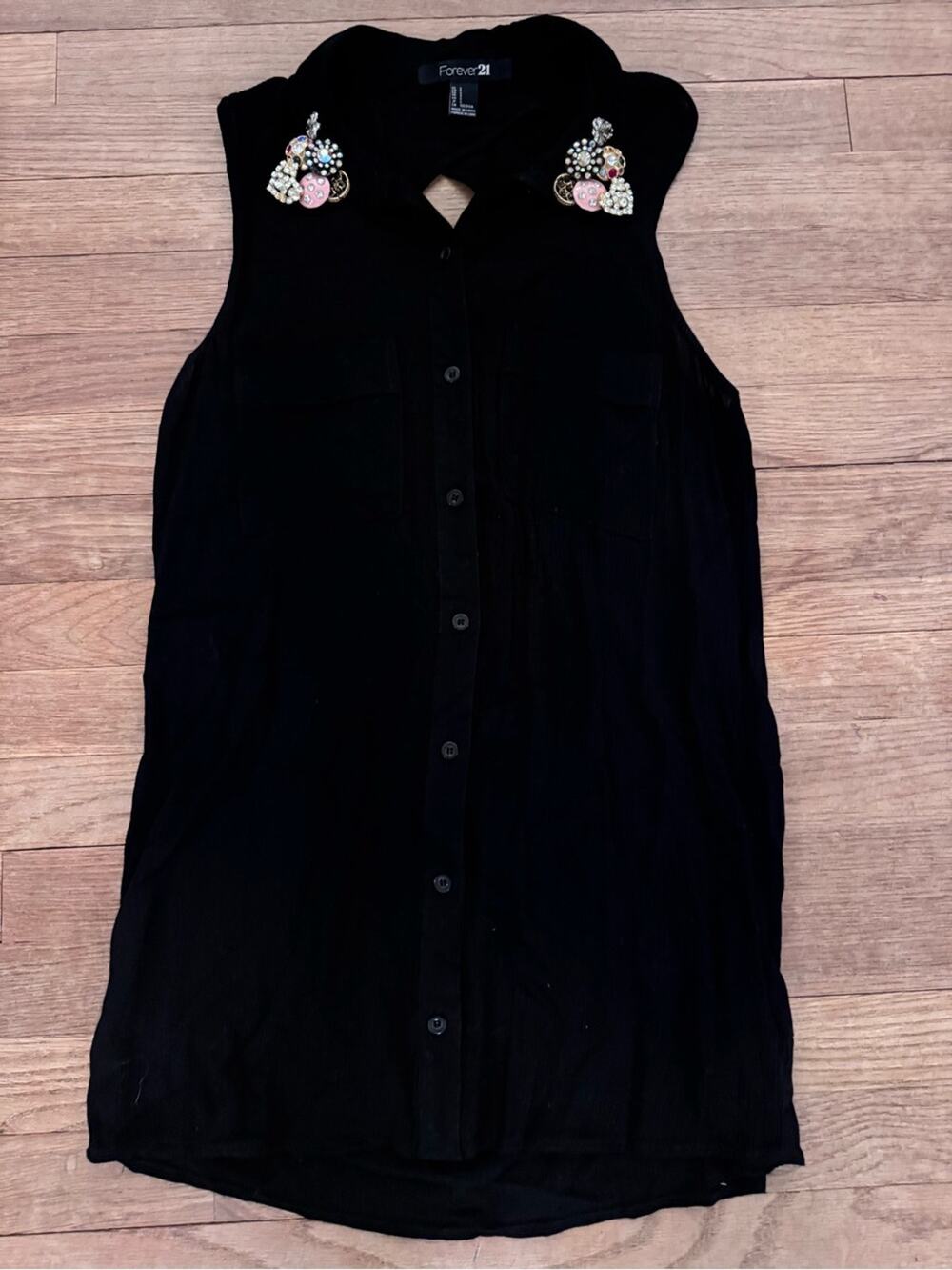 Forever 21 Black Embellished Collar Sleeveless Button Down Top - Size Small
 b21